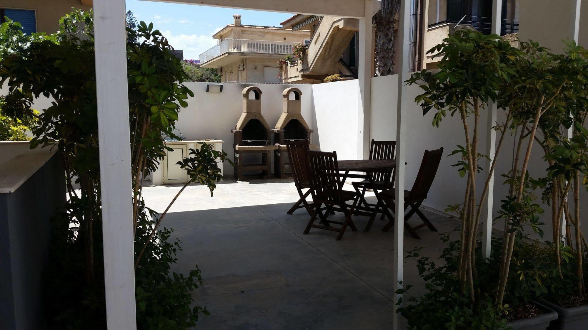 Mareinsicilia: Appartamenti Larica Cava d'Aliga Exterior photo